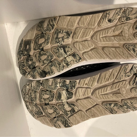 Hoka Kawana - Picture 4 of 5